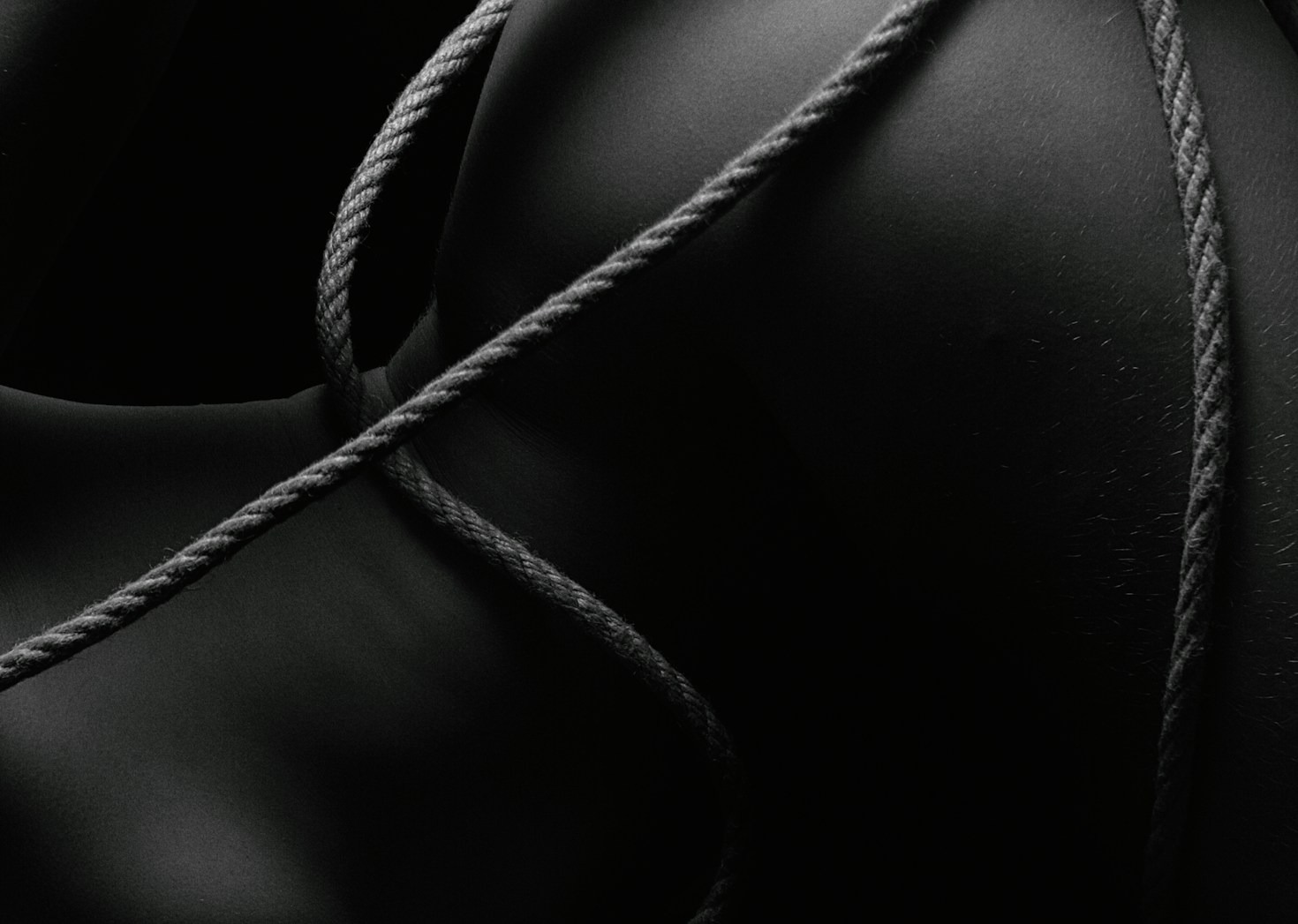 Exploring the Dark Aesthetic in BDSM Spaces